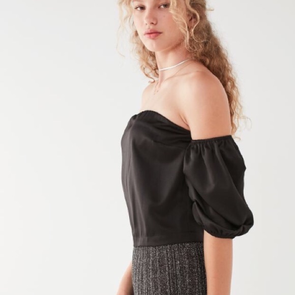 UO / Off The Shoulder Satin Blouse - Picture 4 of 5